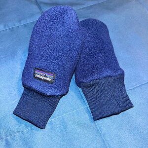 Patagonia infant mittens